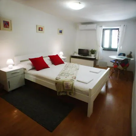 Old Apartman